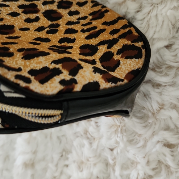 NWT cosmetic bag - Picture 4 of 4